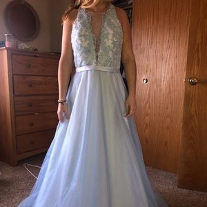 Gorgeous prom dress! Only worn once!